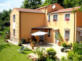 Cozy Holiday Home in Vezzi Portio with Swimming Pool, Carbuta